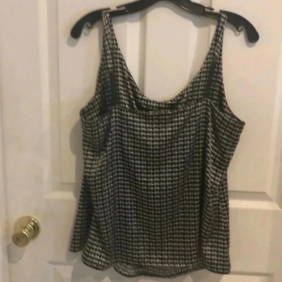 NYC tank - Picture 4 of 4